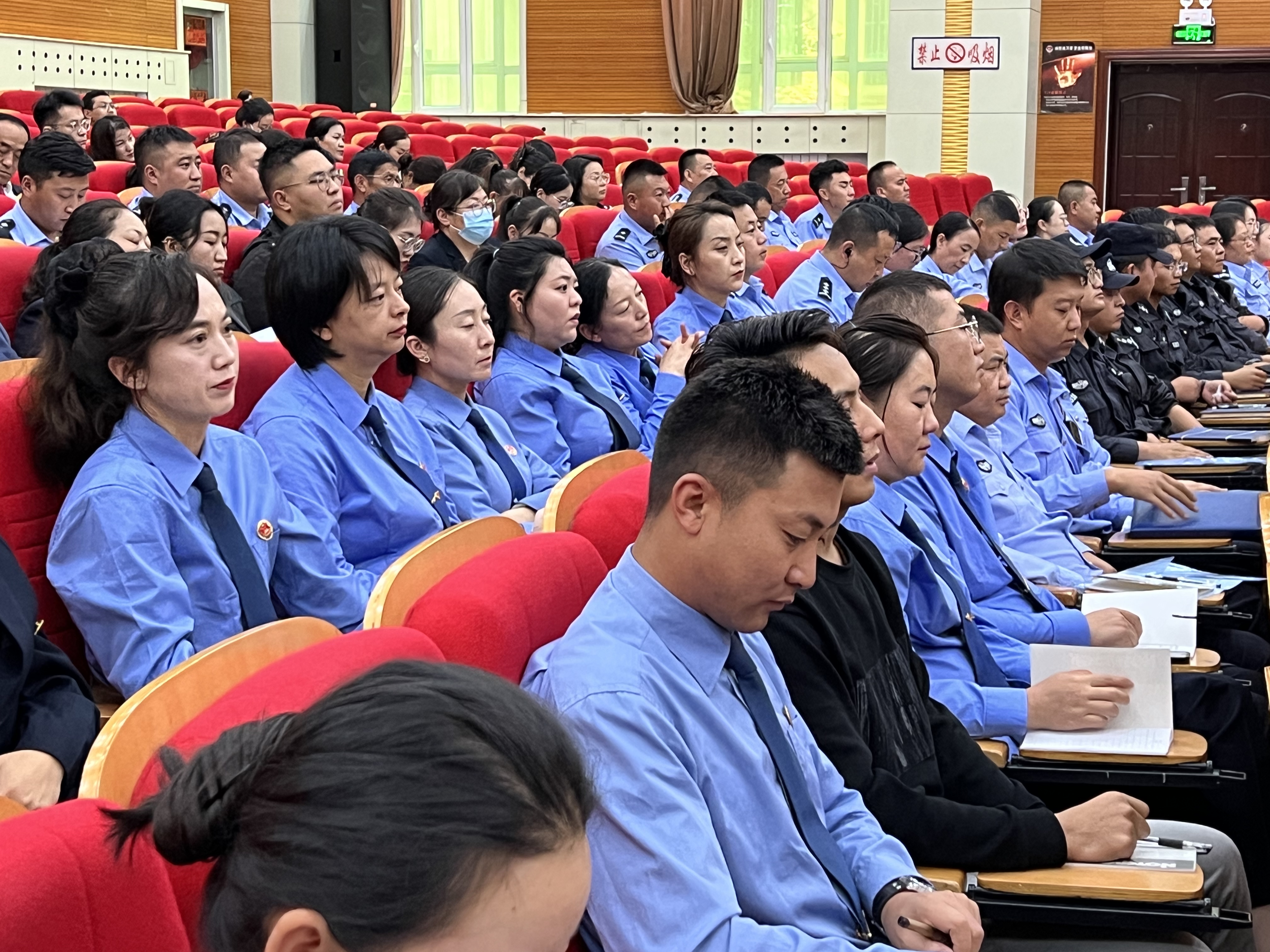 聚焦突出问题专项整治 深入开展专题学习教育